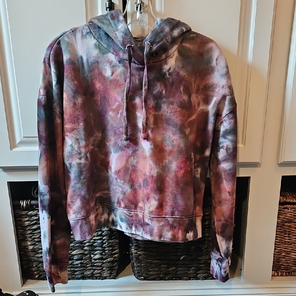 OOAKSHELL Cropped Tie-Dye Hoodie